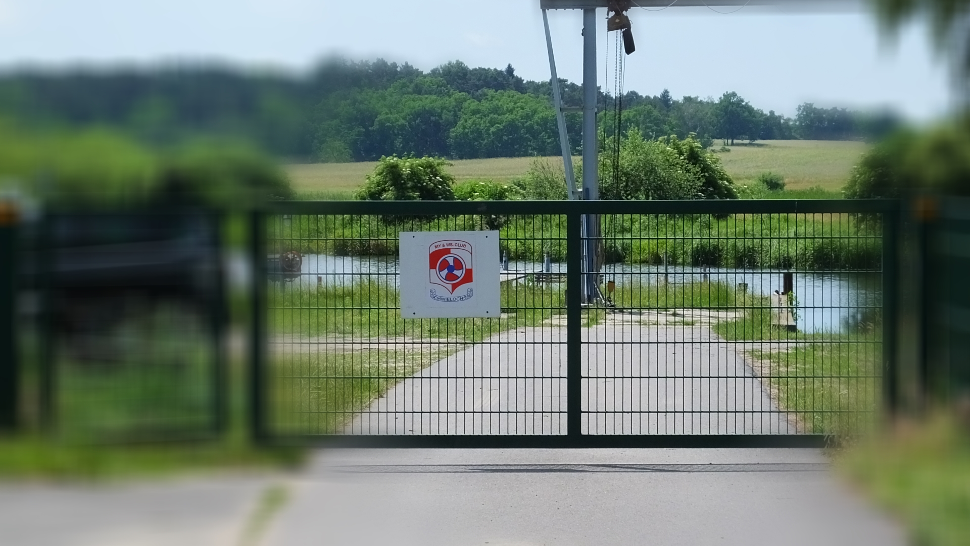Einfahrt zum Vereinsgel&auml;nde in Speichrow